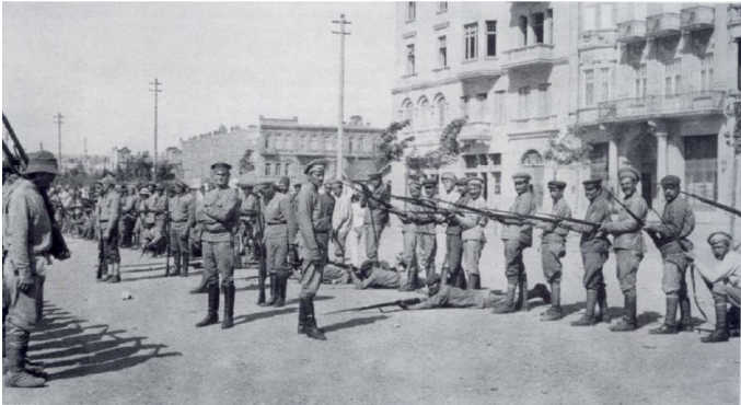 1918-ci ildə çəkilən foto. Bakıdakı erməni silahlı birləşmələri