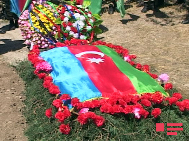 Медаль погибшего военнослужащего азербайджанской армии вручена его семье