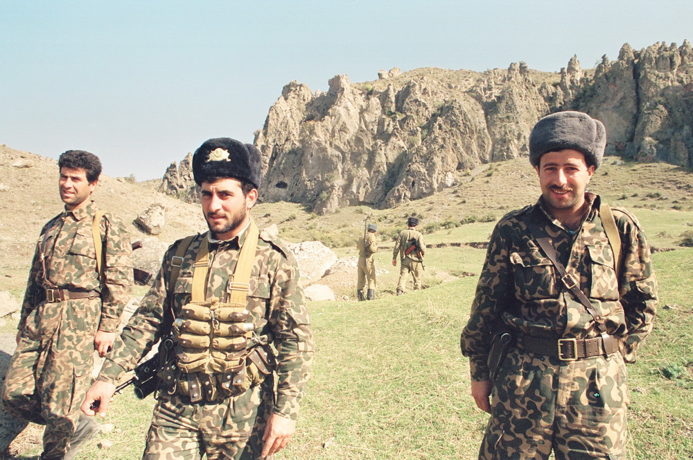 Qubadlı batalyonu komandir müavini Vahid Salmanov (sağda), 1993
